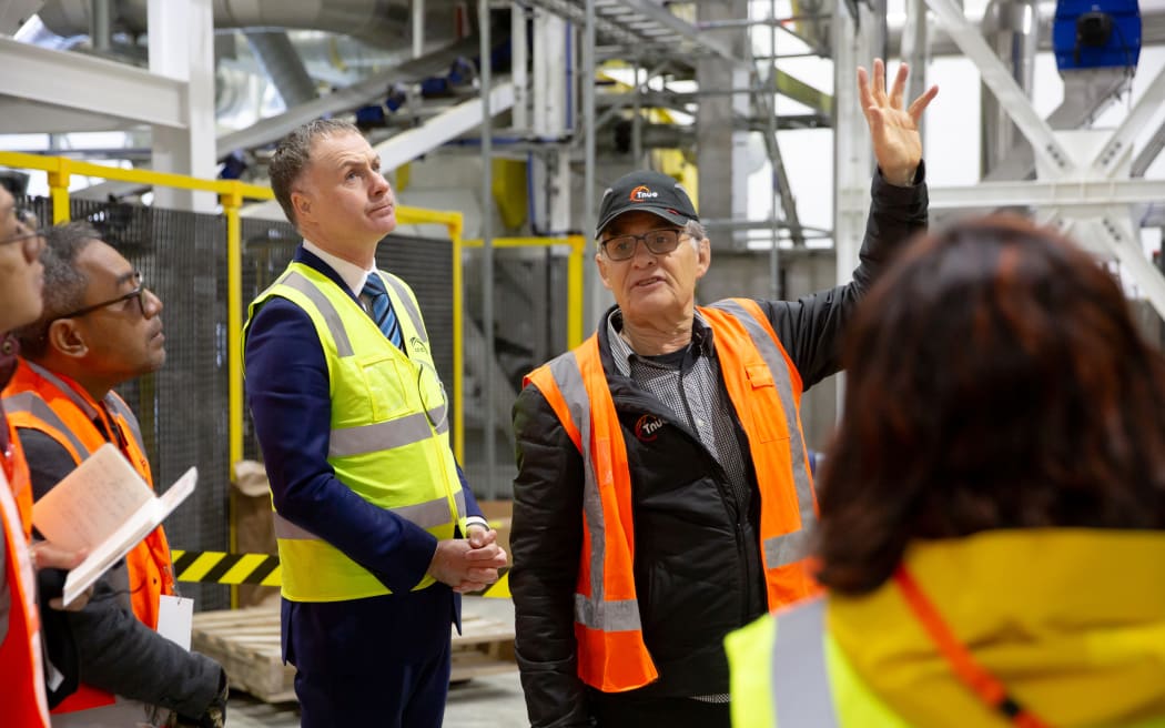 Climate Change Minister Simon Watts, and Co-founder and Managing Director Bruce Smith at Tnue, a new nitrogen fertiliser manufacturing plant in Taupō.