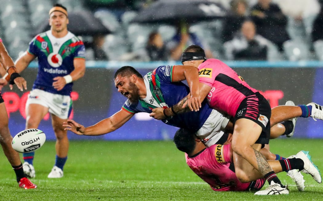 Isaiah Papali'i is tackled and loses the ball. Vodafone Warriors v Penrith Panthers. NRL Rugby League, Central Coast Stadium, Central Coast, NSW, Australia.