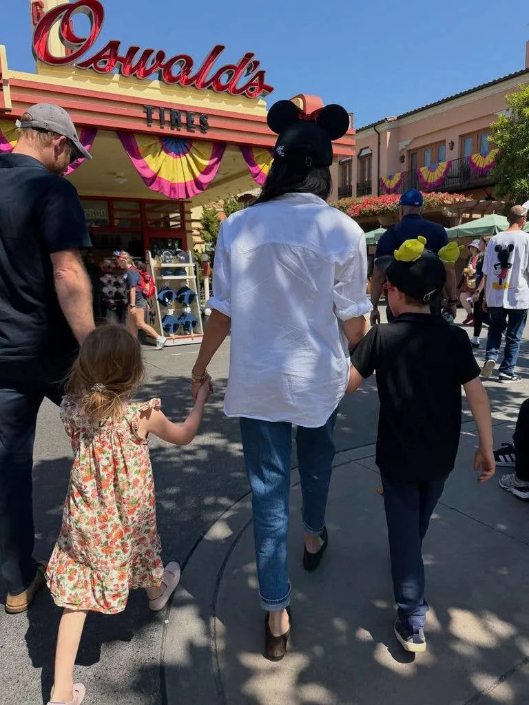 harry meghan archie lilibet disneyland