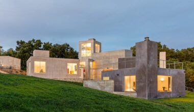 A Frank Gehry–Designed Concrete Masterpiece Just Sold for $2.4 Million