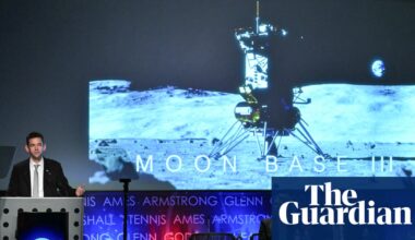 Nasa selects Jeff Bezos’s Blue Origin for first of three uncrewed lunar missions | Nasa