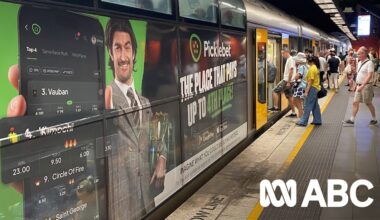 Government accused of 'burying' response to landmark gambling report - Australian Broadcasting Corporation