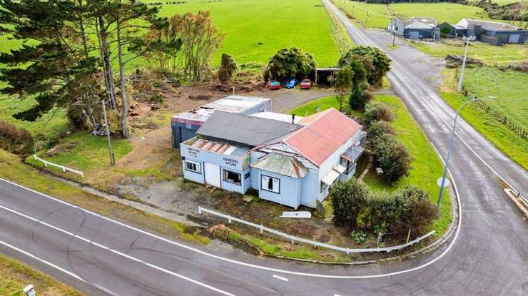 Janine and Brian Jones sold their colourful home for over $545,000 after five years of renovation and restoration work. Photo / Supplied