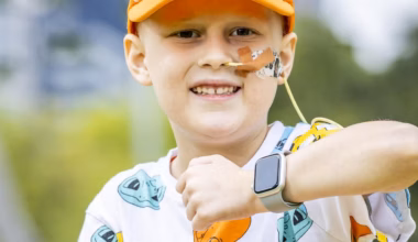 Apple Watches trialled to detect infections in cancer kids
