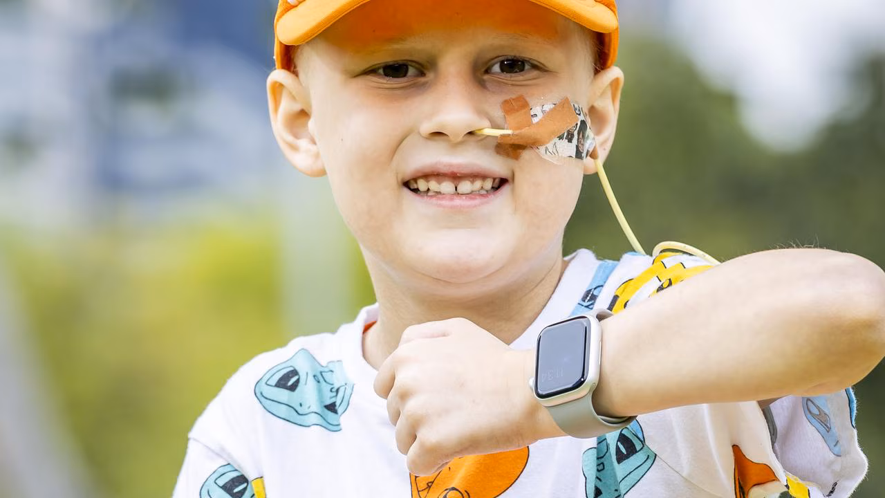 Apple Watches trialled to detect infections in cancer kids