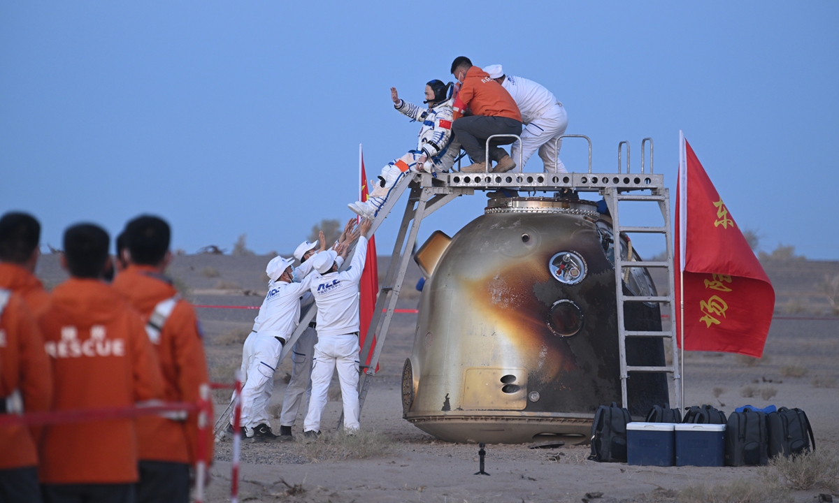 Taikonaut Zhang Lu, commander of the three-member Shenzhou-21 crew, is out of the Shenzhou-22 spaceship's return capsule after it touched down at the Dongfeng landing site in North China's Inner Mongolia Autonomous Region, May 29, 2026. Photo: VCG