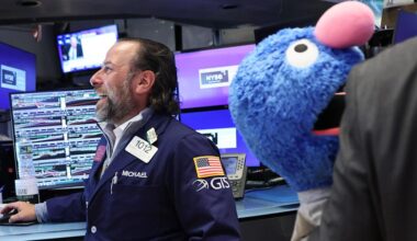 Dow Flirts With 50000 as Investors Focus on AI Trade
