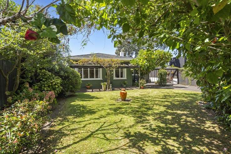 A deceased estate on Earnoch Avenue, in Auckland's Takapuna, has found a new owner. Photo / Supplied