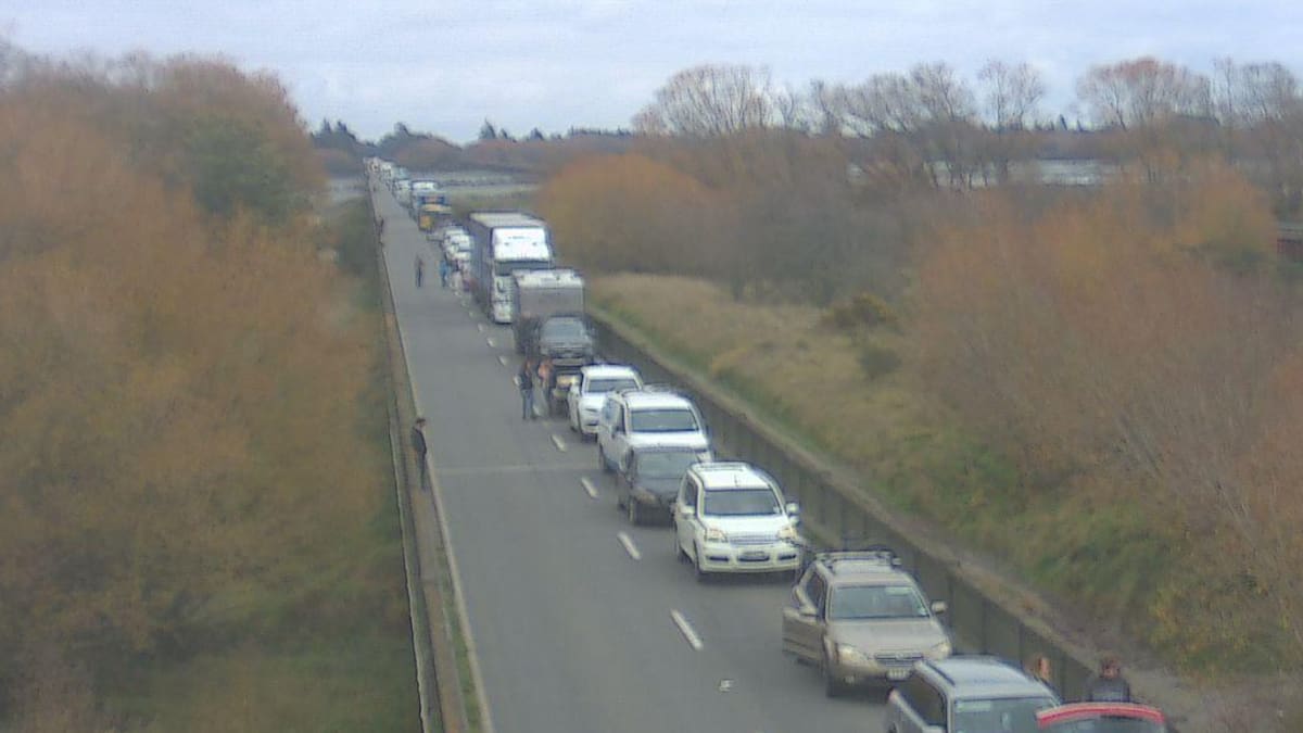 Two dead after crash closes State Highway 1 near Rakaia Bridge in Canterbury, 100km detour
