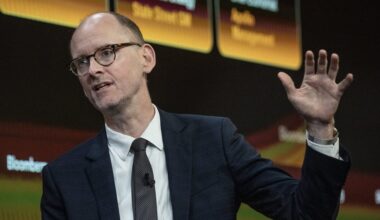 Apollo Chief Economist Says There's No Evidence AI Is Taking Human Jobs