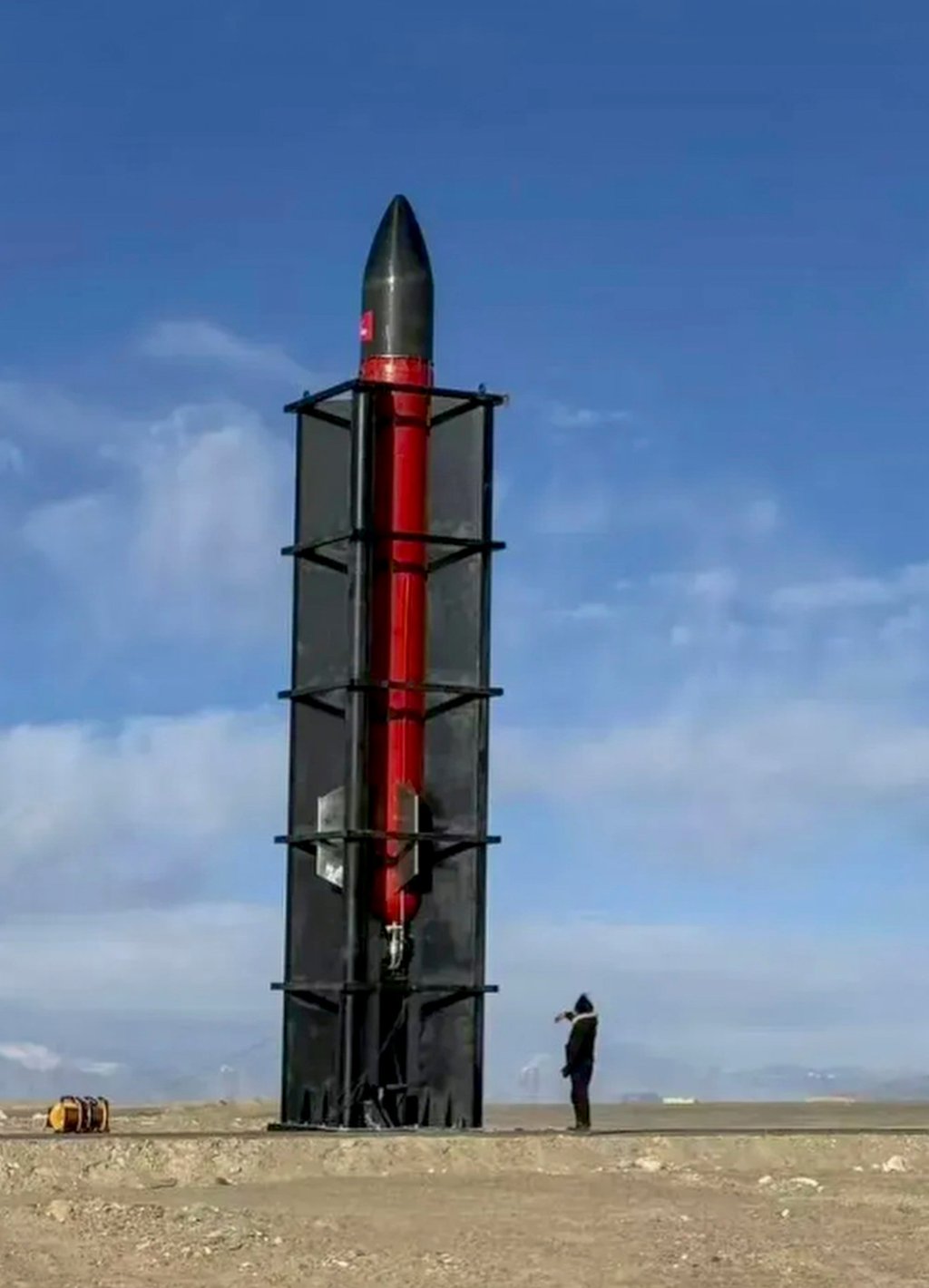 Lu Yulong stands next to his rocket before the countdown to launch. Photo: Sohu