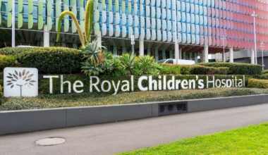 Melbourne girl, 15, ‘angry’ at Royal Children’s Hospital staff, refuses life-saving cancer treatment