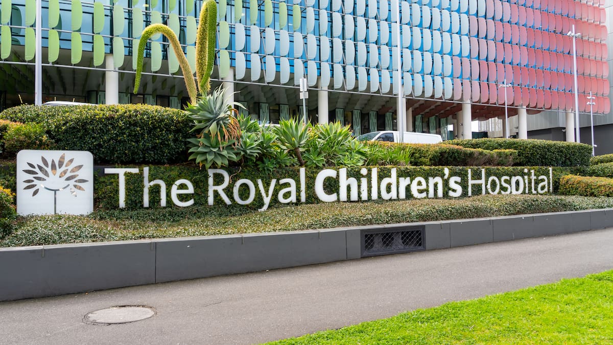 Melbourne girl, 15, ‘angry’ at Royal Children’s Hospital staff, refuses life-saving cancer treatment