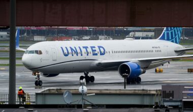 United Airlines jet strikes light pole and delivery truck while landing in US