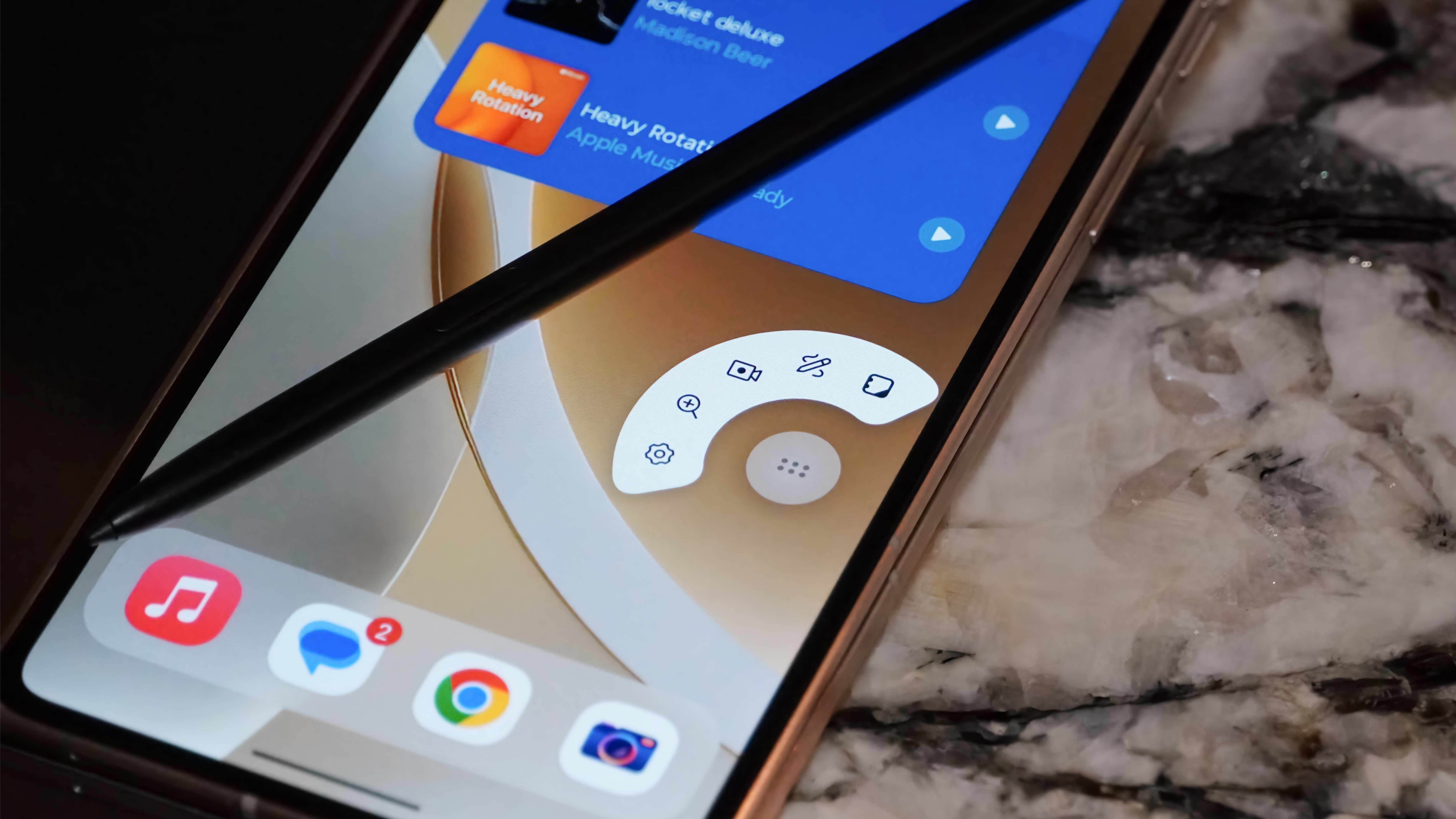 The Moto Pen Ultra being used on the Motorola Razr Fold.