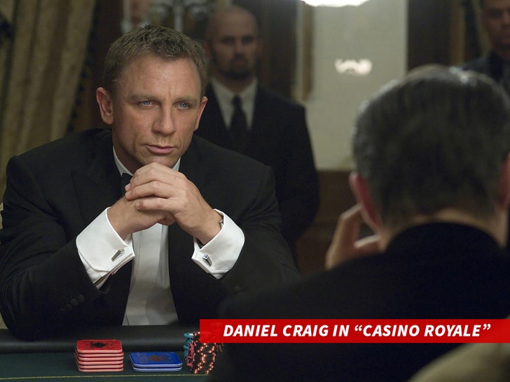 sub-daniel-craig-casino-royale-alamy-1