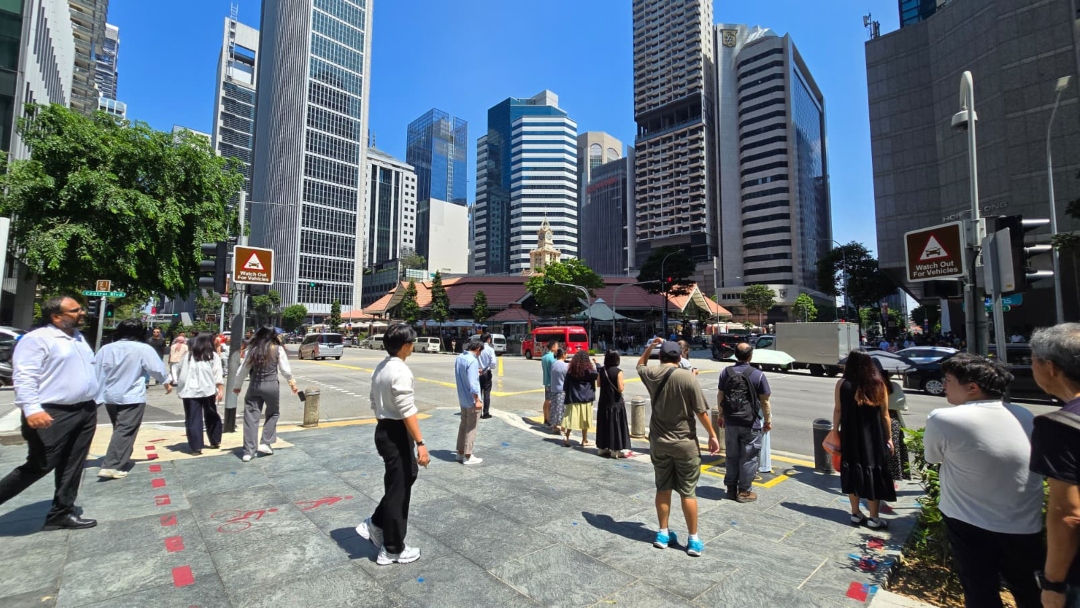 Singapore workers CBD_1080.jpg