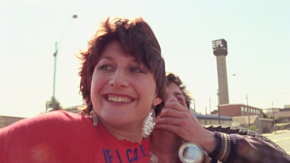 Vera Plevnik in Going Down.
