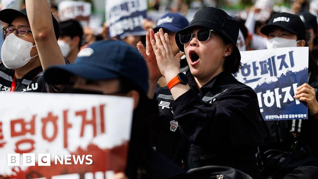 Samsung strike on hold as workers push for AI bonus - BBC