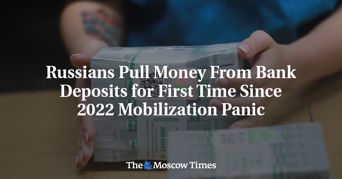 Russians Pull Money From Bank Deposits for First Time Since 2022 Mobilization Panic