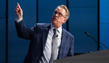 Fed’s Williams Quips Economist Jobs Are Safe as AI Shift Unfolds
