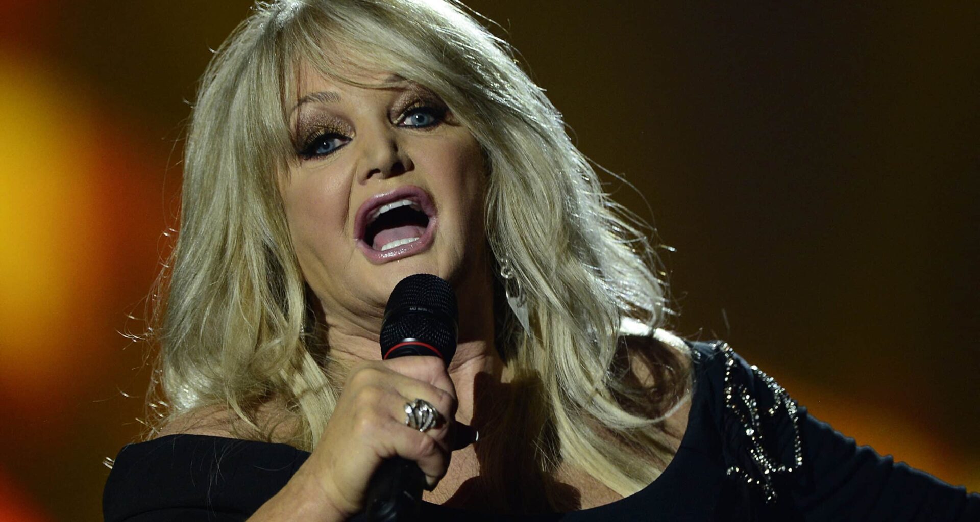Singer Bonnie Tyler in induced coma in Portugal