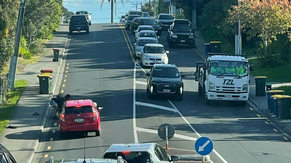 Two males jumped and bottled on Auckland North Shore street, contractors claim fight ‘mutual’