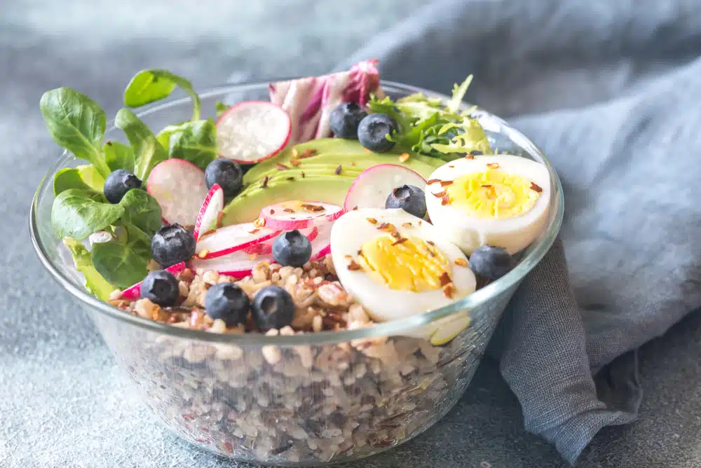 Bowl,of,wild,rice,with,avocado,,egg,and,lettuce