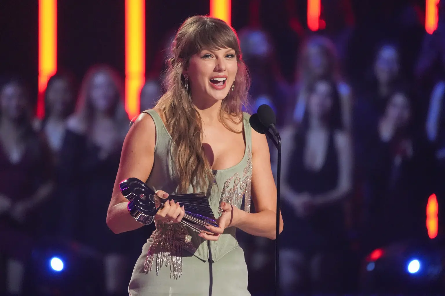 Why Taylor Swift wrote “Love Story” at the age of seventeen