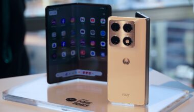 Does the Motorola Razr Fold support Qi2 wireless charging?