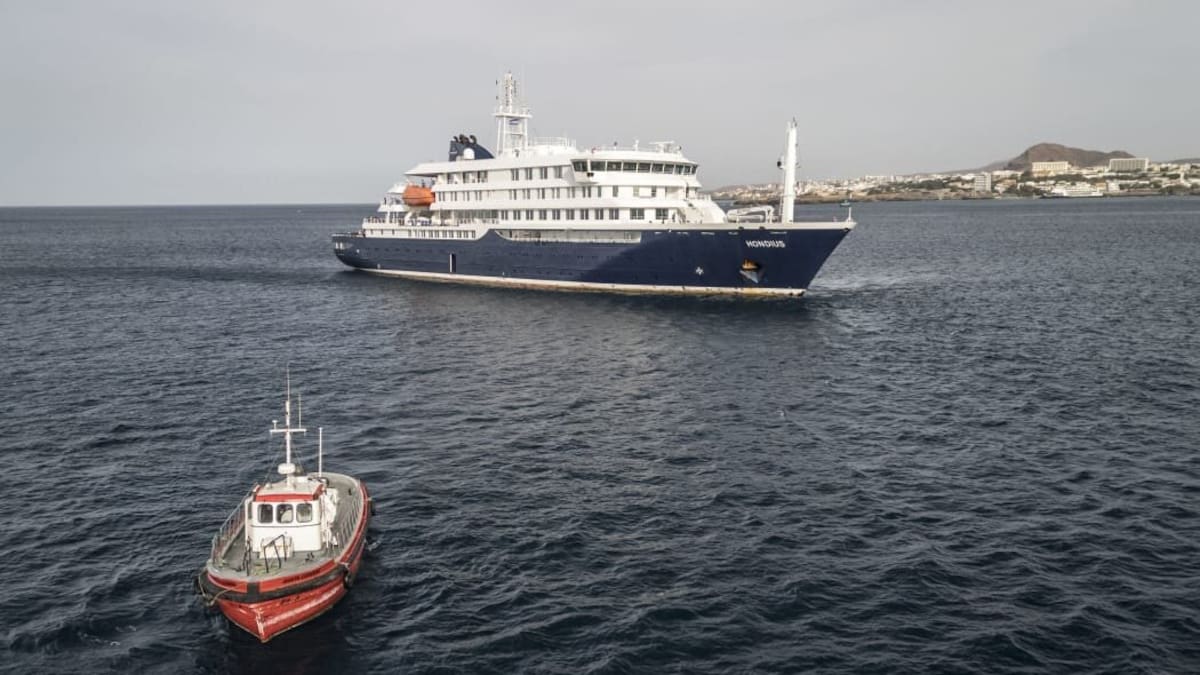 New Zealanders on cruise with hantavirus outbreak could face quarantine on return