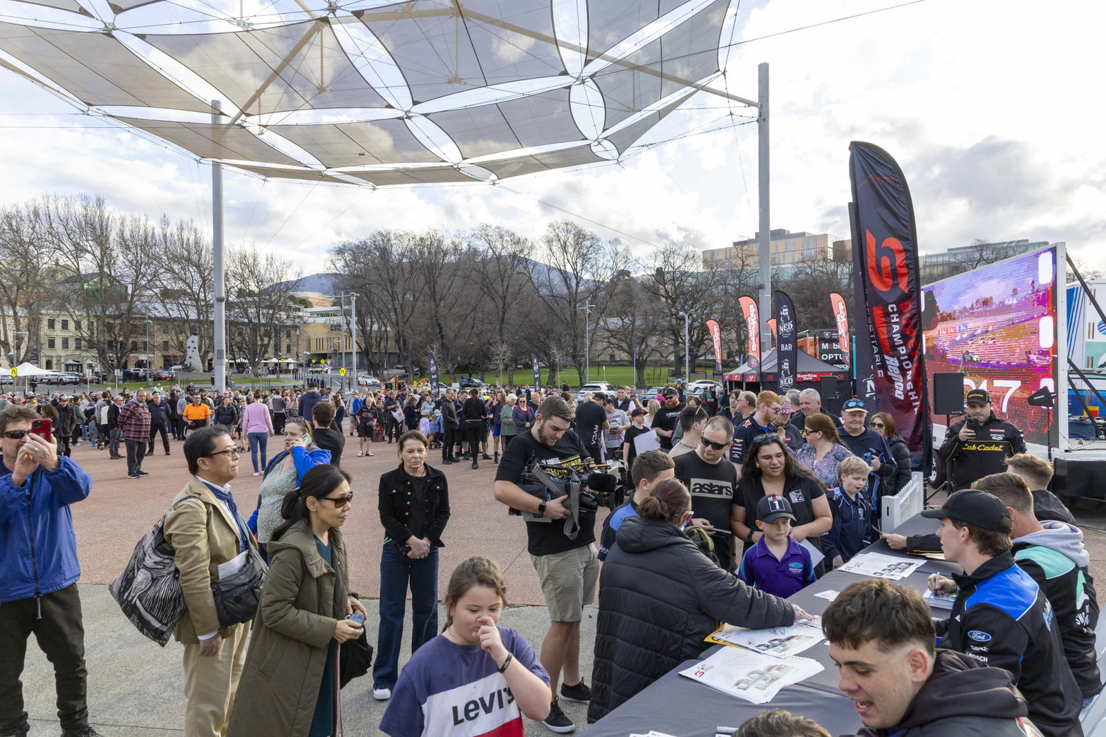 Supercars shifts Tasmania fan event to new city