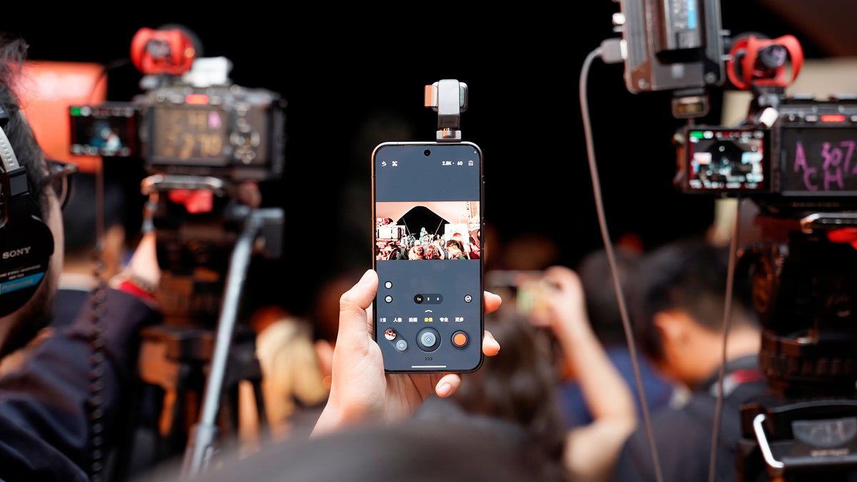 Forget the iPhone 18 Pro, Honor just announced when its crazy Robot Phone is launching