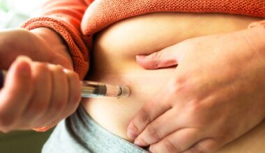 Someone injecting themselves in the abdomen with a semaglutide pen