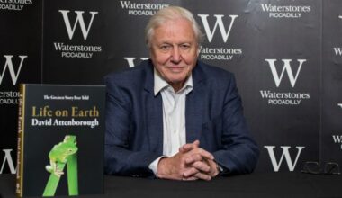 LONDON, ENGLAND - OCTOBER 02: Sir David Attenborough attends a photocall ahead of signing copies of the 40th anniversary edition of "Life on Earth" at Waterstones Piccadilly on October 2, 2018 in London, England. (Photo by John Phillips/Getty Images)