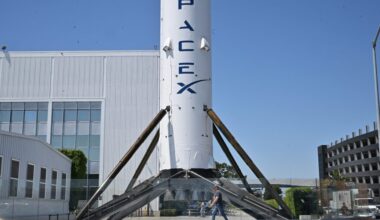 Musk may already be a trillionaire. SpaceX staff and investors will hit multibillion-dollar jackpots
