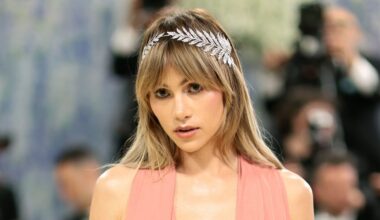 Suki Waterhouse Is a Greek Statue Come to Life at the 2026 Met Gala