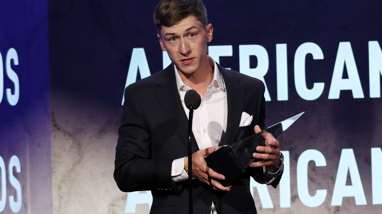 Who Is Sam Barber? 'American Music Awards' New Country Artist