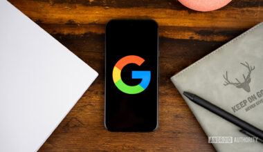 Google or Google Search logo on smartphone stock photo (3)