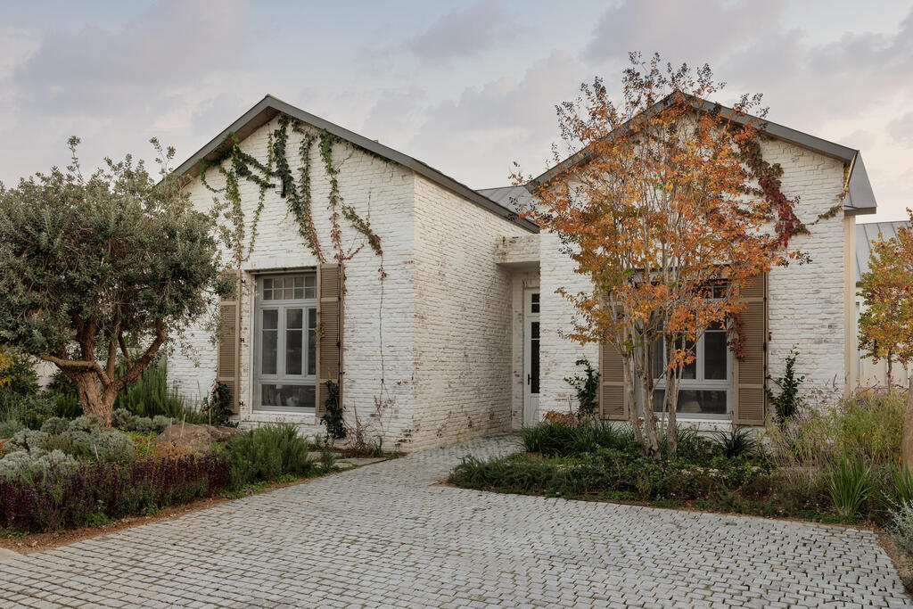 Villa in the town in Shephelah, architecture and interior design: Sarah and Nirit Frankel (Photo: Itay Banit) וילה במושב בשפלה, אדריכלות ועיצוב פנים: שרה ונירית פרנקל