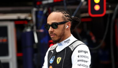 Lewis Hamilton gives Ferrari clear instruction after 'no-man's land' pain