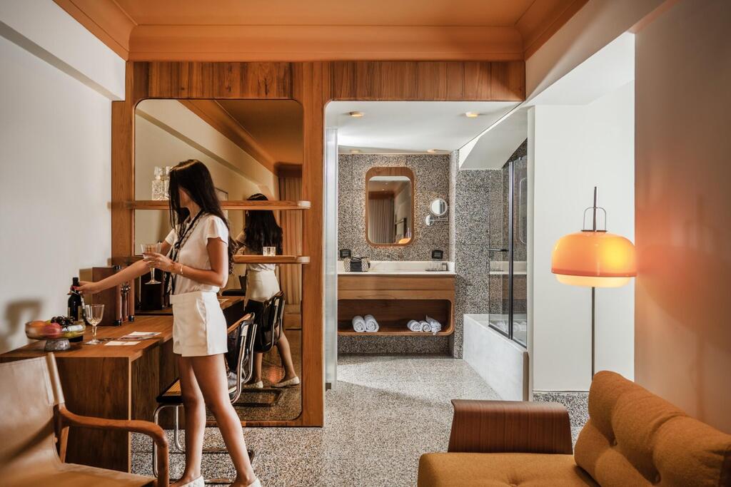 A room at Hotel 1935, once a meeting place for workers in the Tel Aviv (Photo: Suzie Levinson and Idan Goor) מלון 1935