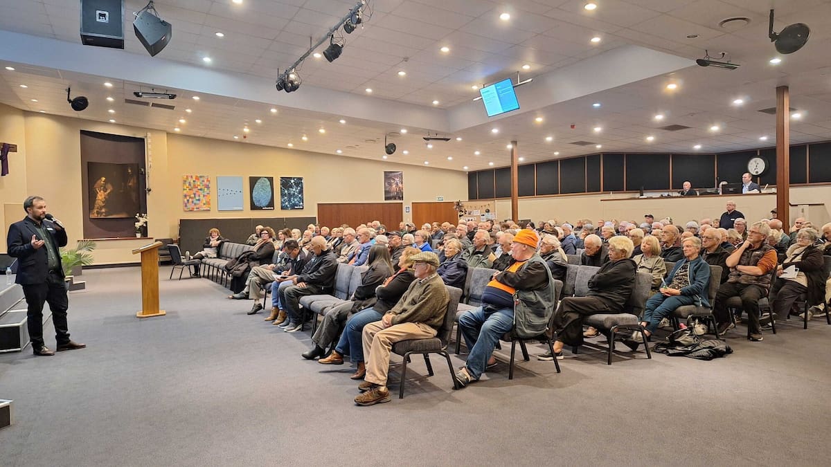 Tararua District Mayor Scott Gilmore discusses possible amalgamation options at Dannevirke meeting