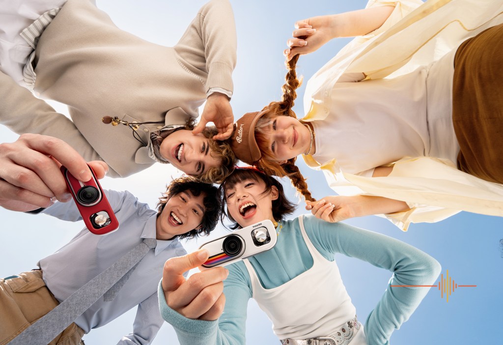 Insta360 Go 3s Retro Bundle Group photo looking up at faces