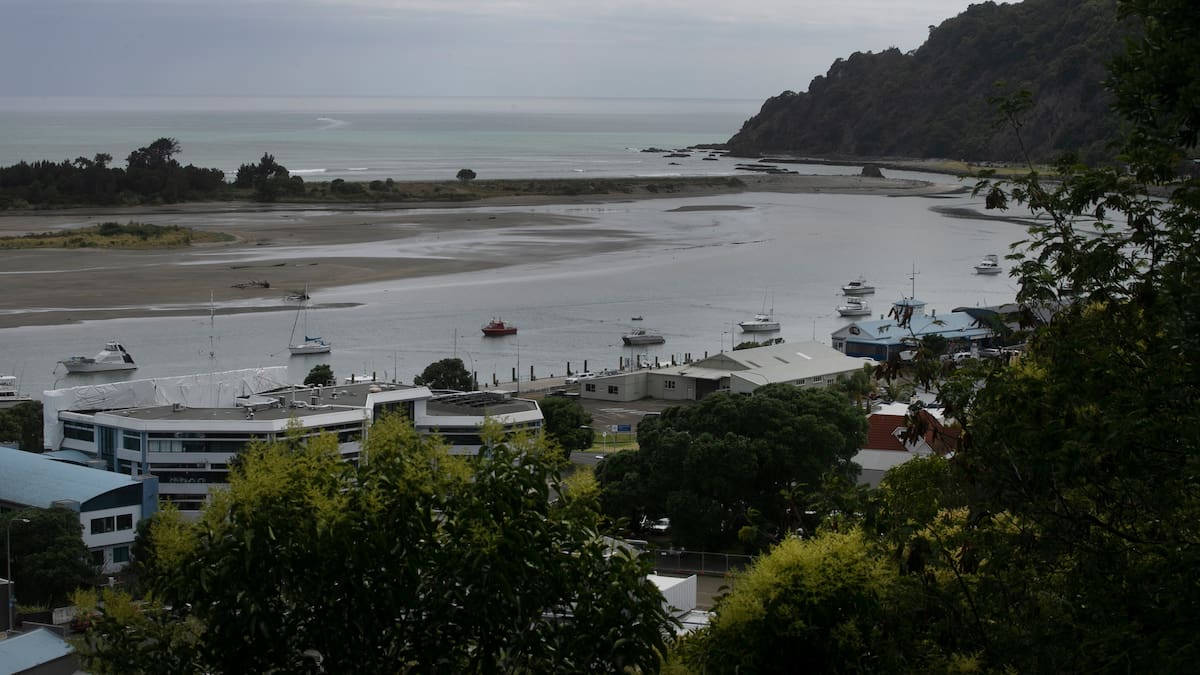 Appeal for information after diver dies at Whakatāne Heads