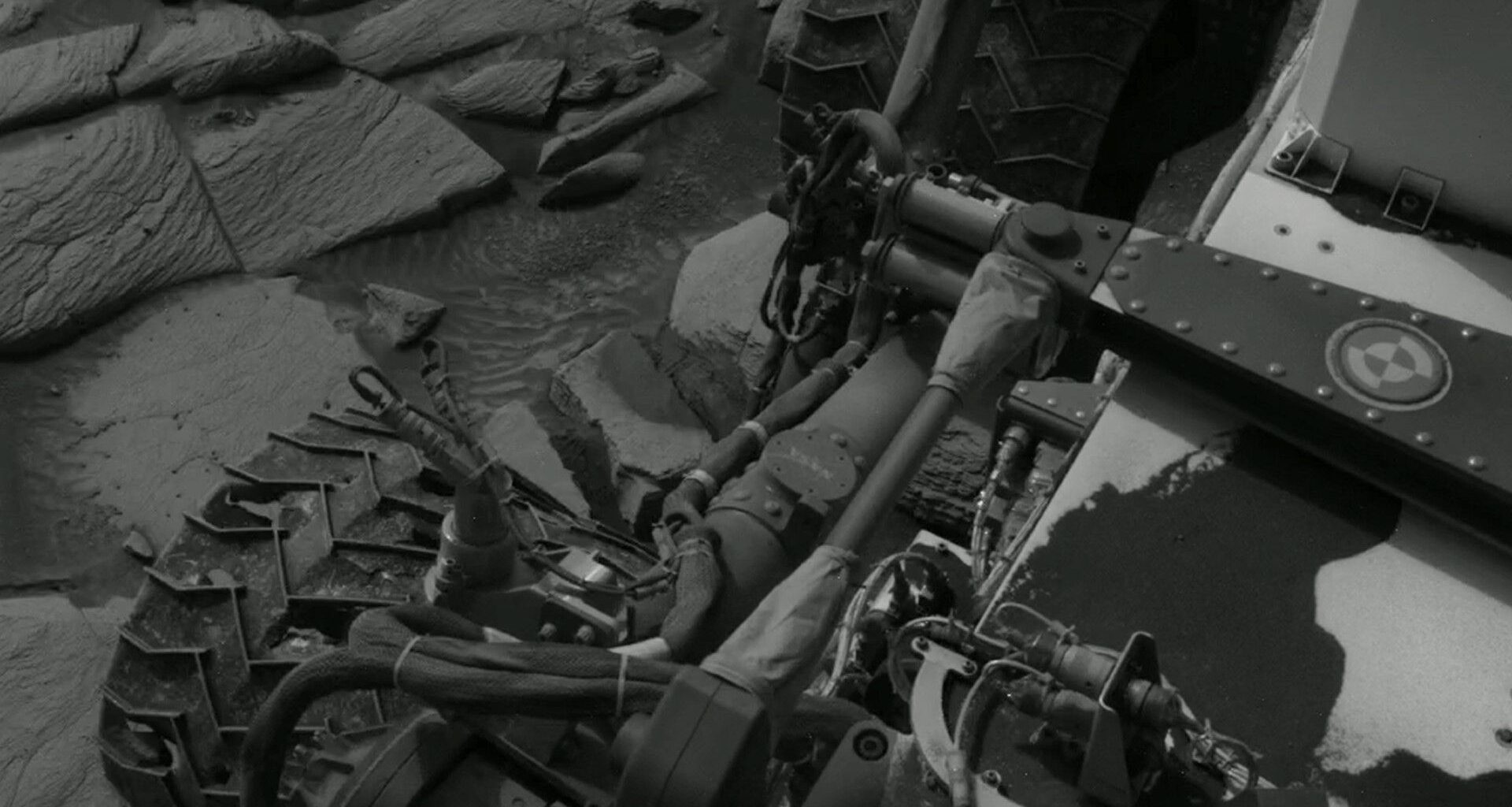 Here's what 6 years of driving on Mars did to the wheels on NASA's Curiosity rover (video)