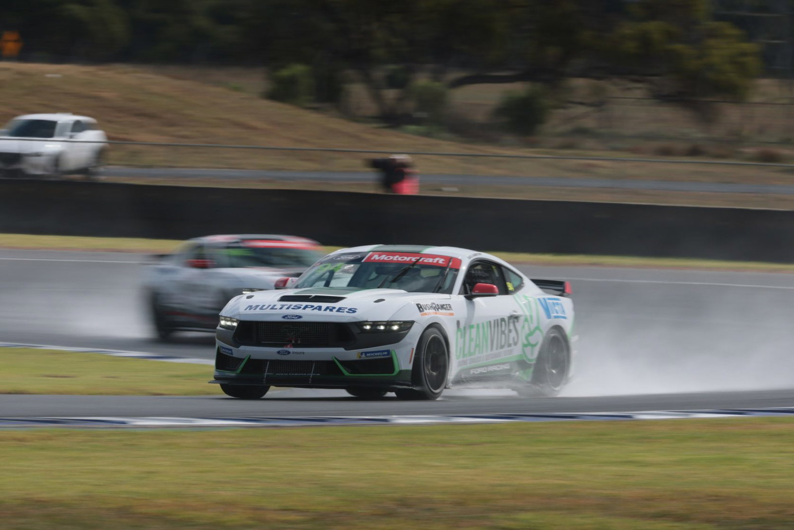Anderson edges out Perkins in Mustang Cup thriller