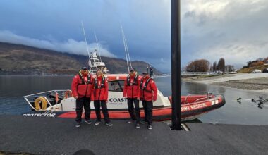 Man rescued after boat capsizes in freezing Lake Wānaka