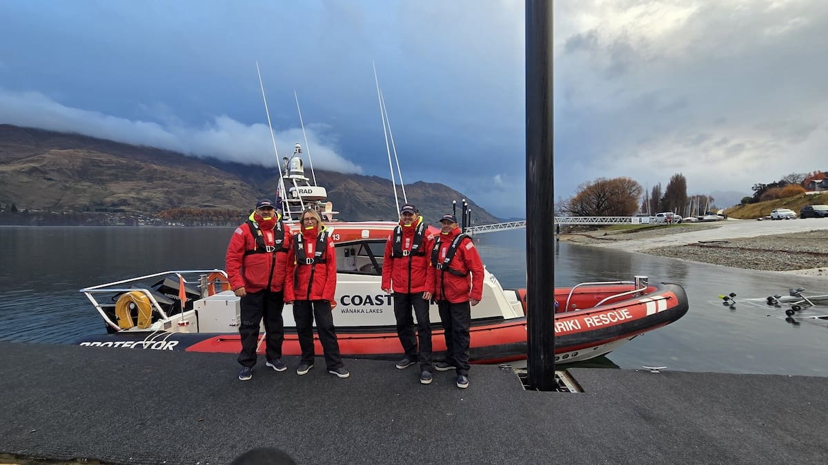 Man rescued after boat capsizes in freezing Lake Wānaka