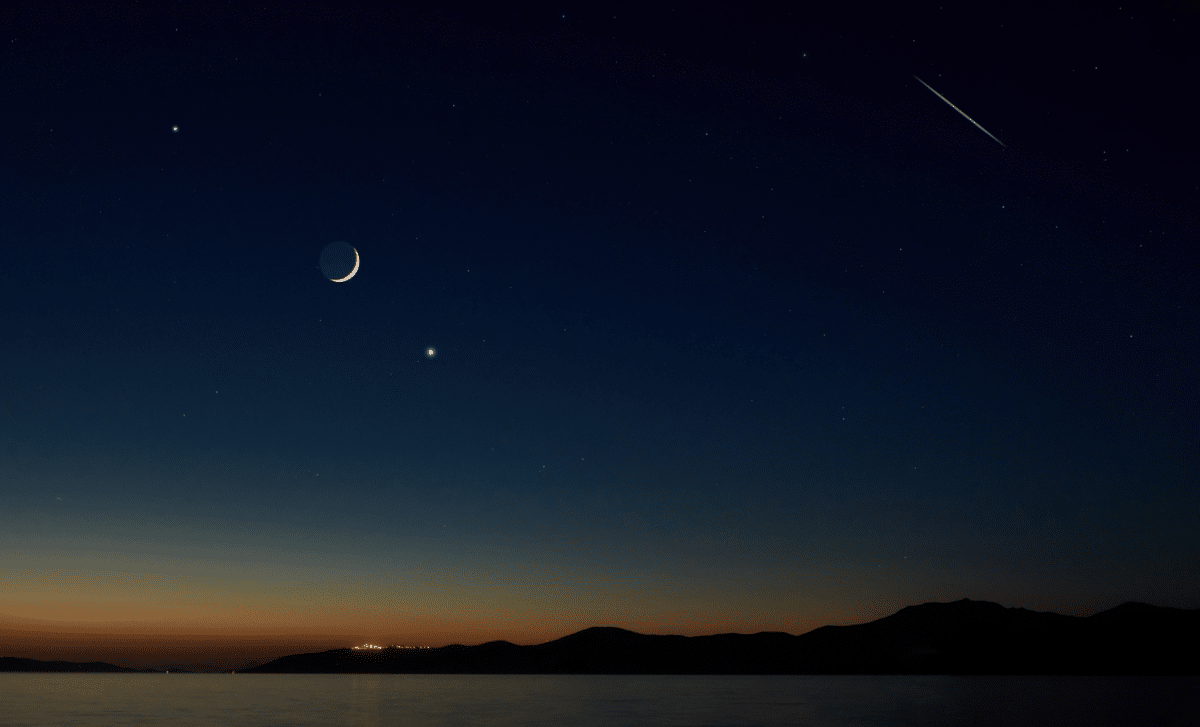Mars, Saturn And A Thin Crescent Moon Will Create A Stunning Dawn Alignment Here's When To Watch